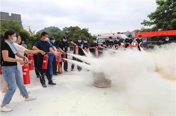 安全共筑，防患未“燃” ——柳州市紅十字會(huì)醫(yī)院舉辦消防滅火實(shí)操演練